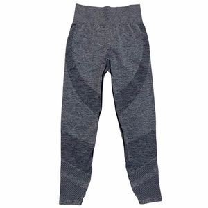 PINK VICTORIA’S SECRET Seamless Stretchy Cropped Yoga Leggings Size M